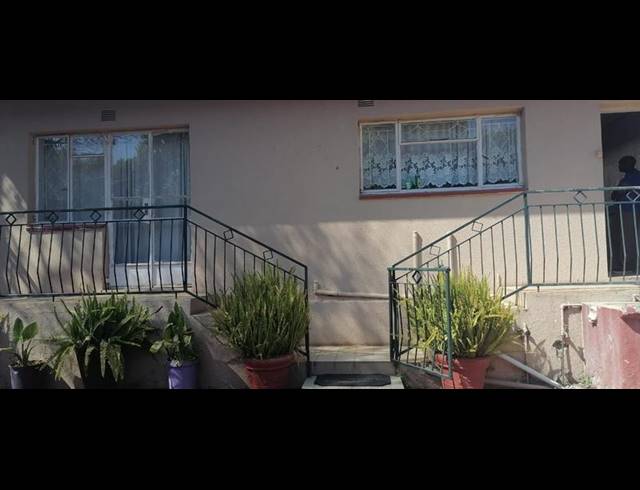 3 BEDROOM HOUSE FOR SALE IN BEZUIDENHOUT VALLEY